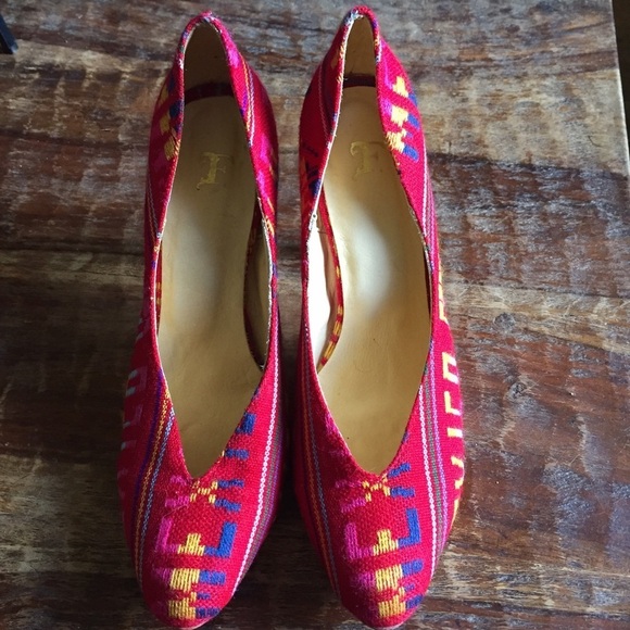 Fiel Red fabric Mexico Print Heels - Picture 2 of 4